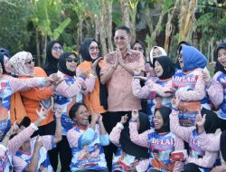 Senam Bersama Ibu-ibu Pringadi Sehat, Adi Erlansyah Ajak Tetap Jaga Pilkada Tetap Kondusif