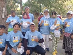 Care free day, Relawan Matahari membagikan kaos dan topi Mirza-Jihan