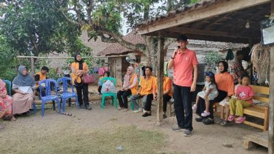 Serahkan Bantuan Semen di Dusun Sinar Sari Pekon Selapan, Adi Erlansyah Cerita Perjuangannya Menggaet Anggaran Pusat Bangun Jalan Selapan