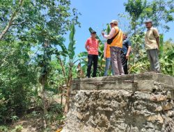 Adi Erlansyah Tinjau Jembatan Gantung yang Putus di Pagelaran Utara