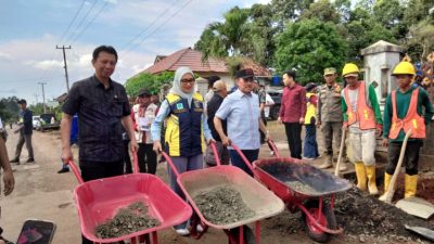 Bersama Anggota DPRD Mustika Bahrum, Wagub Jihan Ground Breaking Perbaikan 1,3 Kilometer Ruas Jalan Gedong Tataan – Kedondong