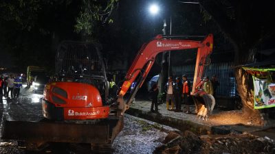 Percepat Normalisasi Sungai Pemkot Turunkan Alat Berat