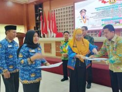 Pemkot Bandar Lampung Serahkan SK Pensiun ke 121 ASN