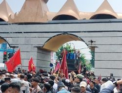 Jeritan Petani di Halaman DPRD Lampung: “Singkong Kami Bukan Mainan Harga!”
