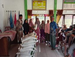 Pekon Suka Maju kecamatan Lombok Seminung Bagikan Bantuan Beras kepada 97 KPM