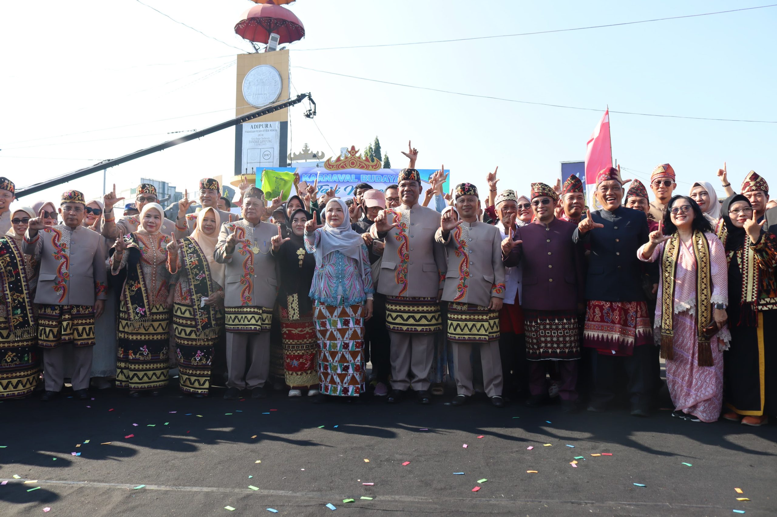 - Pemerintah Kota Bandar Lampung menggelar Pawai Budaya Tari Ngigel di Bundaran Tugu Adipura, Minggu (3/8/2025).