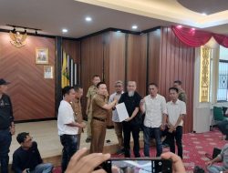 LSM dan Media Gelar Aksi Solidaritas, Sekdaprov Marindo Siap Fasilitasi Penyelesaian Kasus Ketua Gepak
