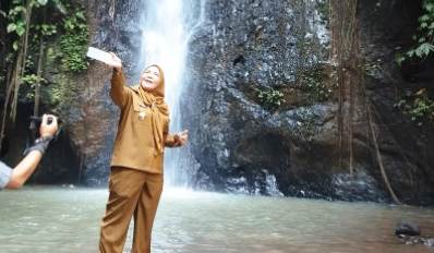 Wali Kota Bandar Lampung Eva Dwiana kunjungan taman wisata Air Terjun  Sukadanaham