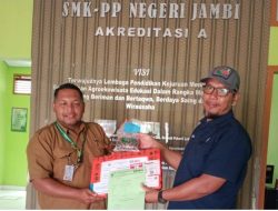 Dukung SDM Unggul, Holding Perkebunan Nusantara Melalui PalmCo Salurkan 1.000 Bibit Sawit ke SMK di Batanghari