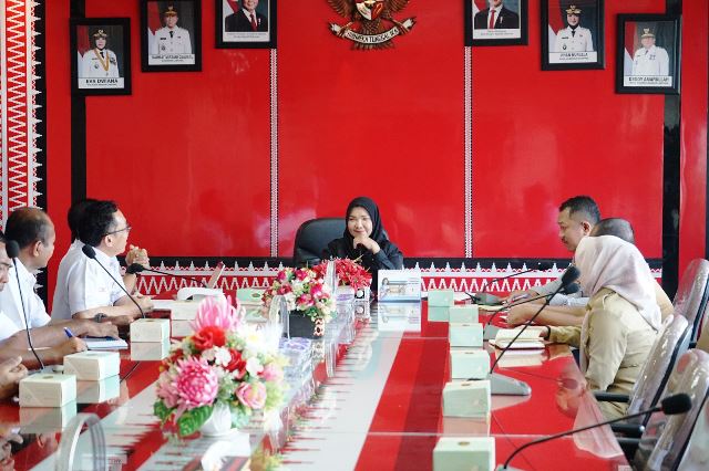 Pemerintah Kota Bandar Lampung menerima audensi PT.KAI di ruang rapat walikota