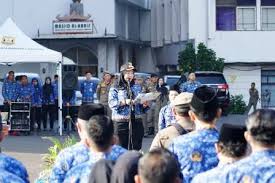 Walikota Bandar Lampung Eva Dwiana memberikan sambutan dalam pringatan hari kesahtian Pancasila