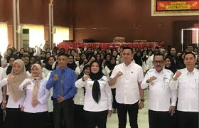 Walikota Bandar Lampung Eva Dwiana menghadiri sekaligus membuka kegiatan Sosialisasi Perlindungan Anak Terpadu Berbasis Masyarakat (PATBM) yang digelar di Aula Semergou, Pemerintah Kota Bandar Lampung, Selasa (8/10/2025).