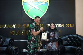 Walikota Bandar Lampung Eva Dwiana melakukan kunjungan silaturahmi ke Komando Daerah Militer (Kodam) XXI Raden Inten pada Jumat (10/10/2025).