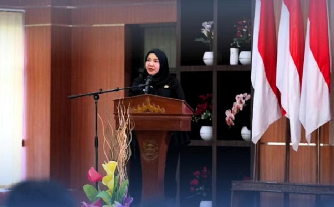 Wali Kota Bandarampung Eva Dwiana, menghadiri acara Training Raya Tingkat Nasional Himpunan Mahasiswa Islam (HMI) Cabang Bandarlampung, Jumat (31/10/2025), di Aula Gedung Semergou Lantai 4.
