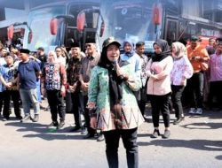 Wali Kota Bandarlampung Eva Dwiana Lepas Keberangkatan Jamaah Umroh