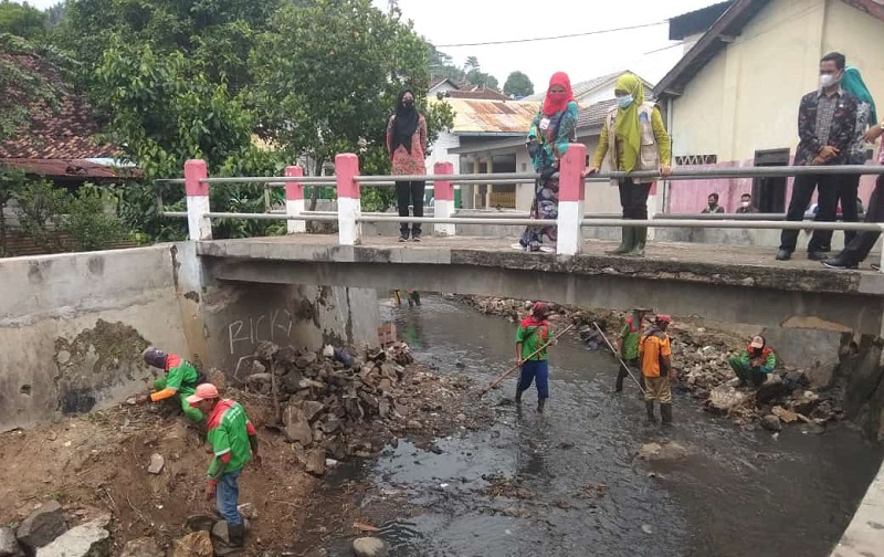 Wali Kota Bandarlampung Eva Dwiana hadiri grebek sungai di Tanjungsenang