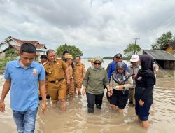Bupati Lamtim Tanggapi Viralnya Video Pelajar Seberangi Sungai Gunakan Perahu Kecil di Kali Pasir Way Bungur