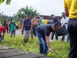 Forkopimda Tubaba Gelar Aksi Gotong Royong Bersihkan Ruas Jalan 20KM