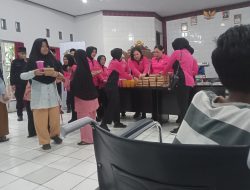 Bhayangkari Peduli, Bagi-Bagi Takjil Kepada Anak Penyandang Disabilitas