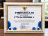 Dukung Hubungan Industrial Harmonis, Holding Perkebunan Nusantara melalui PTPN IV Regional V Terima Penghargaan Pemprov Kalbar
