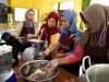 Holding Perkebunan Nusantara Optimalkan Potensi Lokal, PalmCo Latih 50 Perempuan Olah Ikan Lele Jadi Produk Bernilai Tambah
