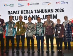 Sekdaprov Marindo dan Jajaran Direksi Bank Lampung Hadiri Rapat Kerja KUB Bank Jatim Tahun 2026