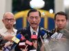 Luhut: Bansos Akan Diubah Jadi Transfer Tunai Rp5,4 Juta