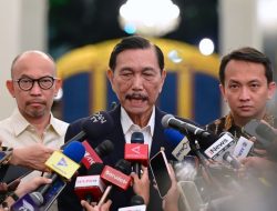 Luhut: Bansos Akan Diubah Jadi Transfer Tunai Rp5,4 Juta