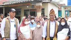 Menteri Pertanian Andi Amran Salurkan 37,2 Ribu Ton Bantuan Beras untuk Warga Lampung