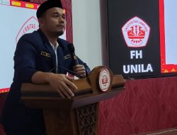 Wahrul Fauzi Ajak Sarjana Hukum Unila Aktif di Masyarakat dan Taat Orang Tua