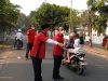 PDI-P Bandar Lampung Bagikan Ribuan Masker dan Semprot Jalan Dampak Abu Vulkanik