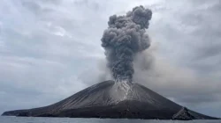 Gunung Anak Krakatau Erupsi Tiga Kali, Abu Capai 500 Meter